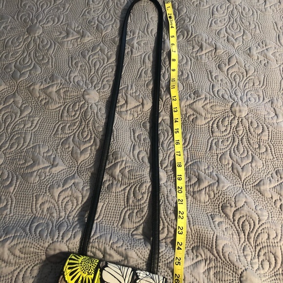 Vera Bradley crossbody - Picture 6 of 8